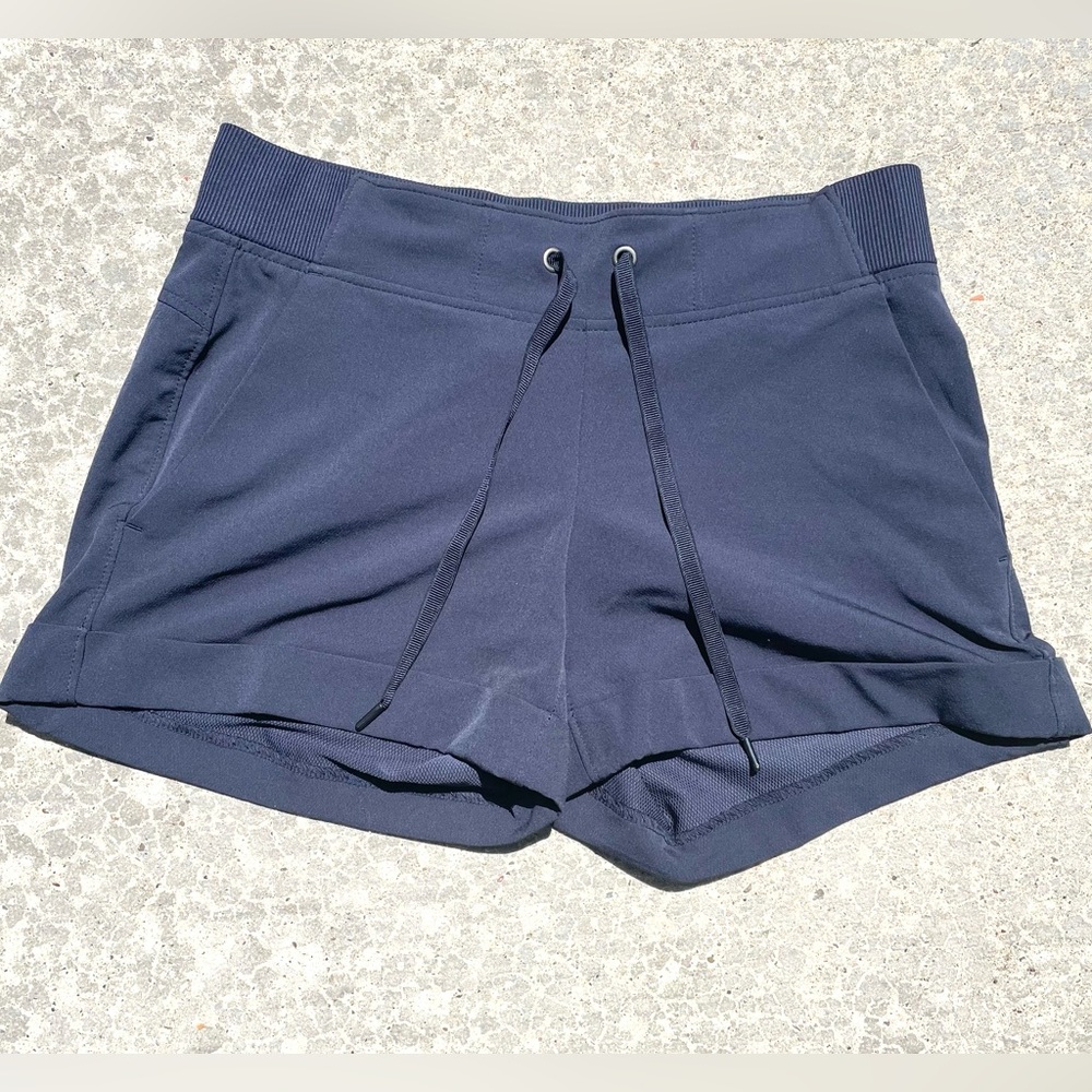 Athleta Midtown Cuffed Shorts Navy Size 2
